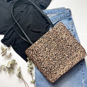 Vintage 90s/Y2K Beautiful Black & Metallic Gold Rosette Printed‎ Shoulder Bag